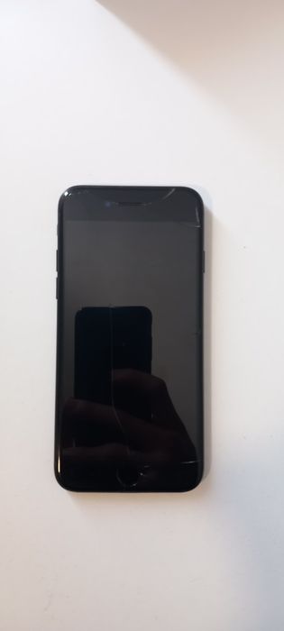 Продам айфон 7 на 32гб