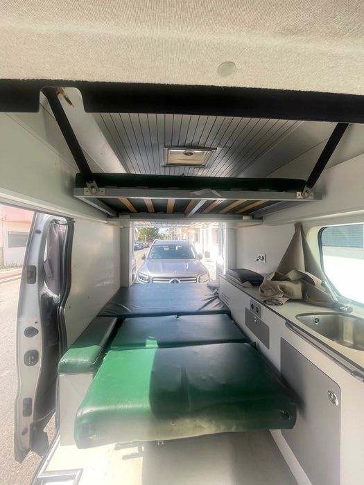 Autocaravana com 4 lugares. Estaciona em qualquer lugar
