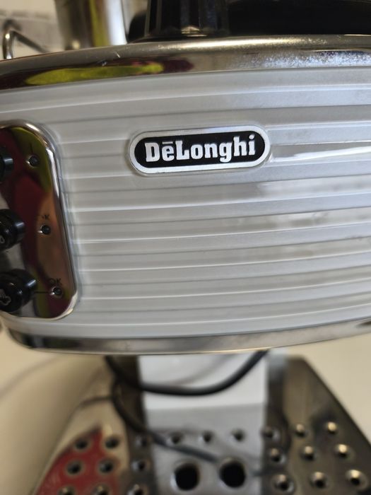 Máquina de café DeLonghi436855189275955206