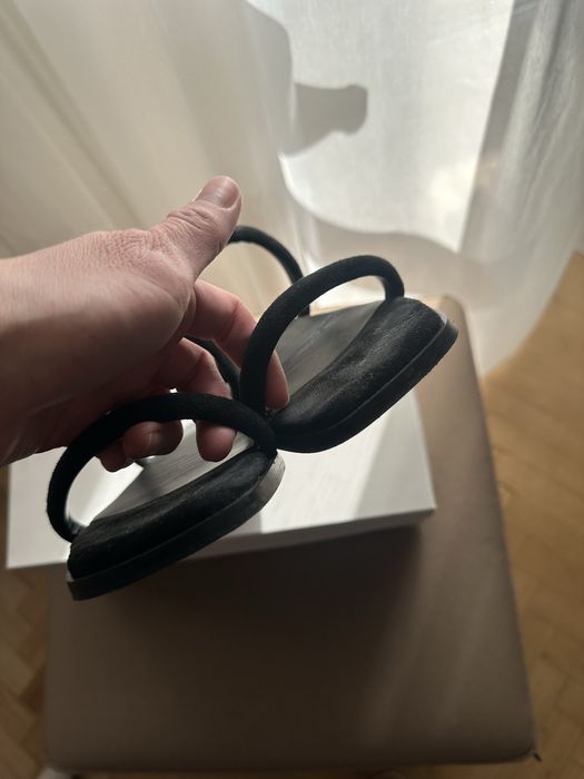 Басоніжки сандалі  COS cos