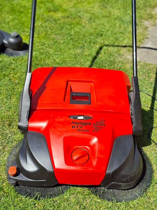 Zamiatarka akumulatorowa Haaga 677 + zapas szczotek bocznych.