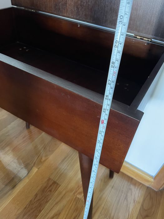 Mesa com tampo em madeira