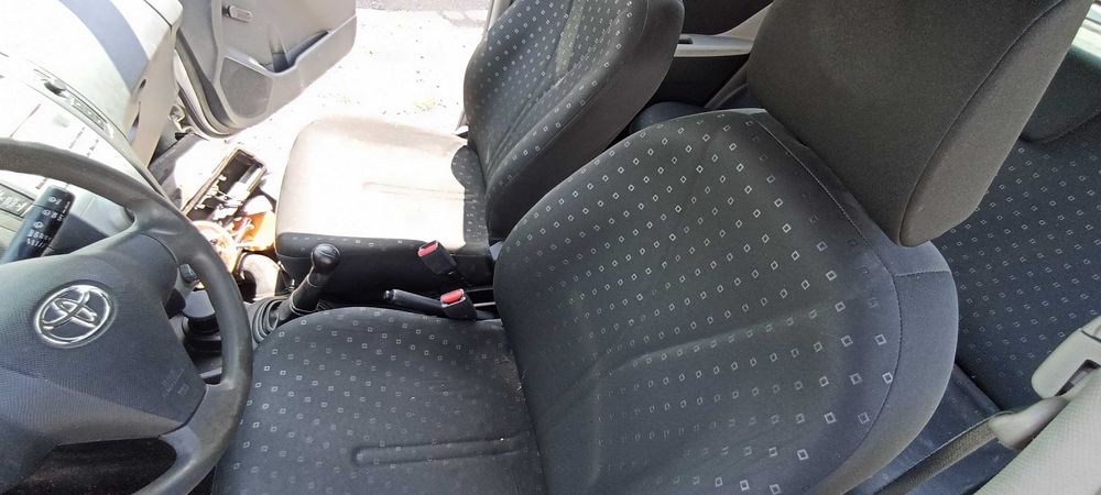 klapa bagażnika szyba  tył  toyota yaris  1.4 d4d  lak 068