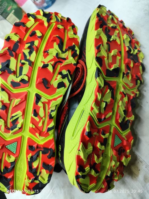 Продам кроссовки BROOKS