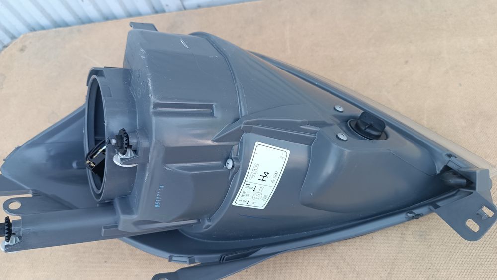 Vendo farol direito de Ford fiesta ano 2006
