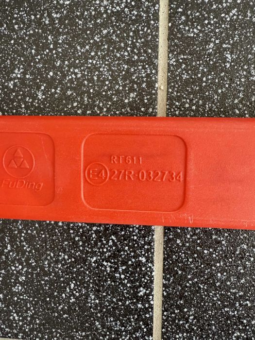 Trójkąt ostrzegawczy samochodowy w etui