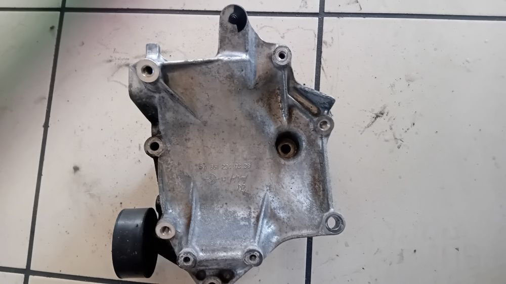 Mercedes w205 w212 pompa klimatyzacji z mocowaniem demontaż