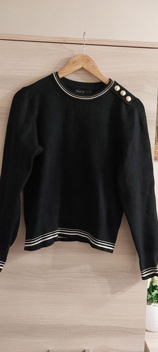 Czarny sweter z Mohito