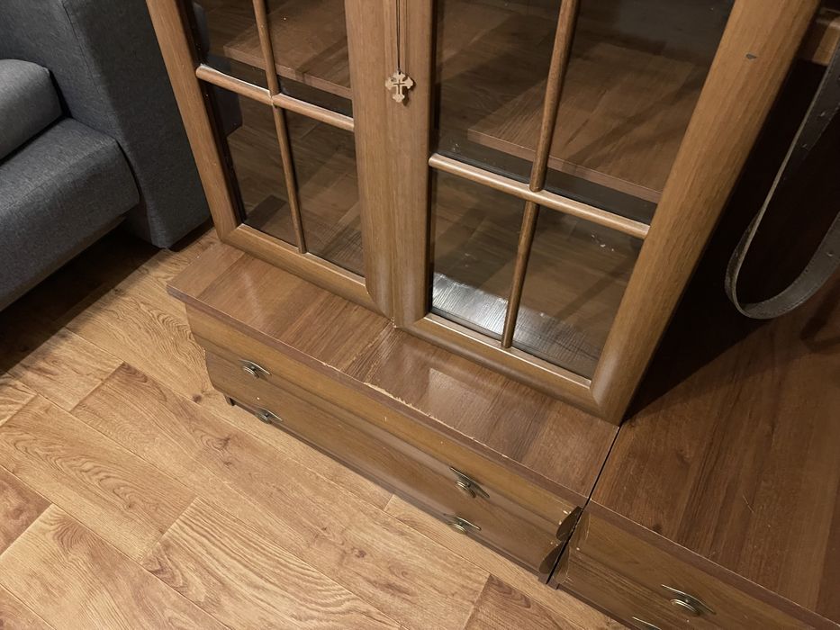 Продам стінку в кімнату самовивіз 2,50 на 2,10