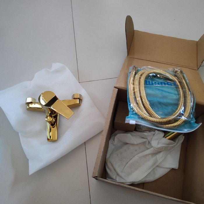 Torneira de banheira / duche nova em dourado
