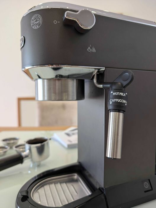 Máquina de café DeLonghi "Dedica" Style