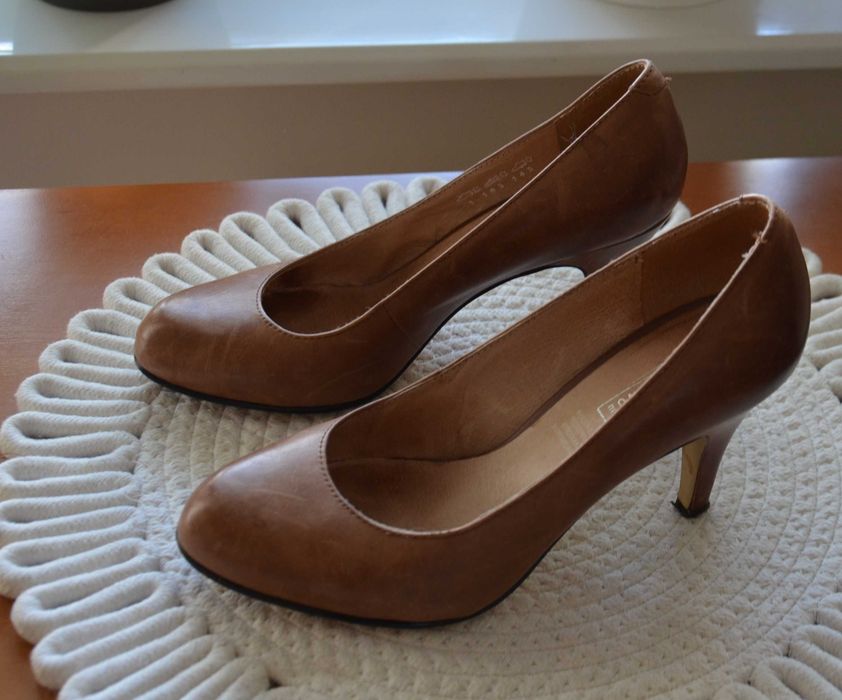 Skórzane półbuty damskie na obcasie brązowe 5th avenue 36