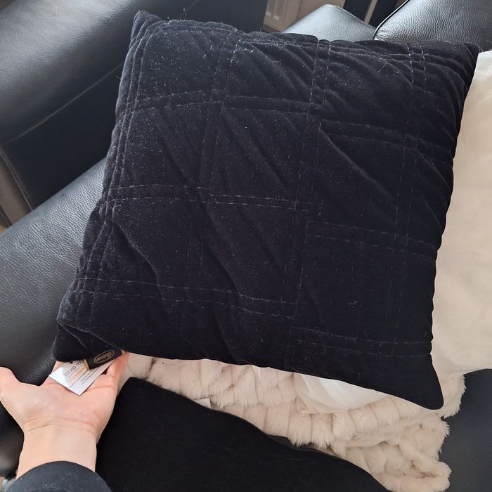 Dwie poszewki na poduszki Eurofirany czarne pikowane loft nowe
45cm x