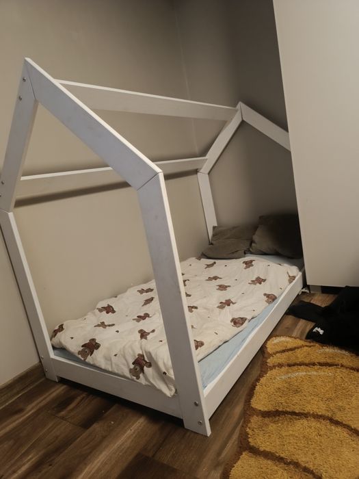 Łóżeczko 80/160 w bardzo dobrym stanie z materacem