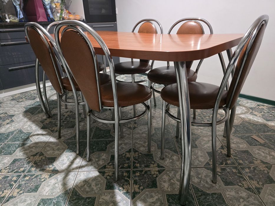 Stół kuchenny + 6 krzeseł