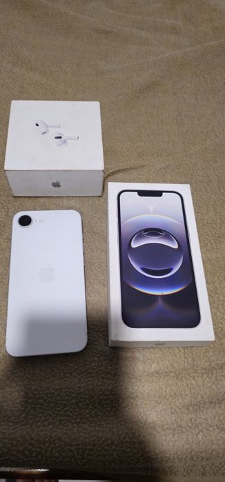 Iphone 16e 128 gb + air pods pro gen 2