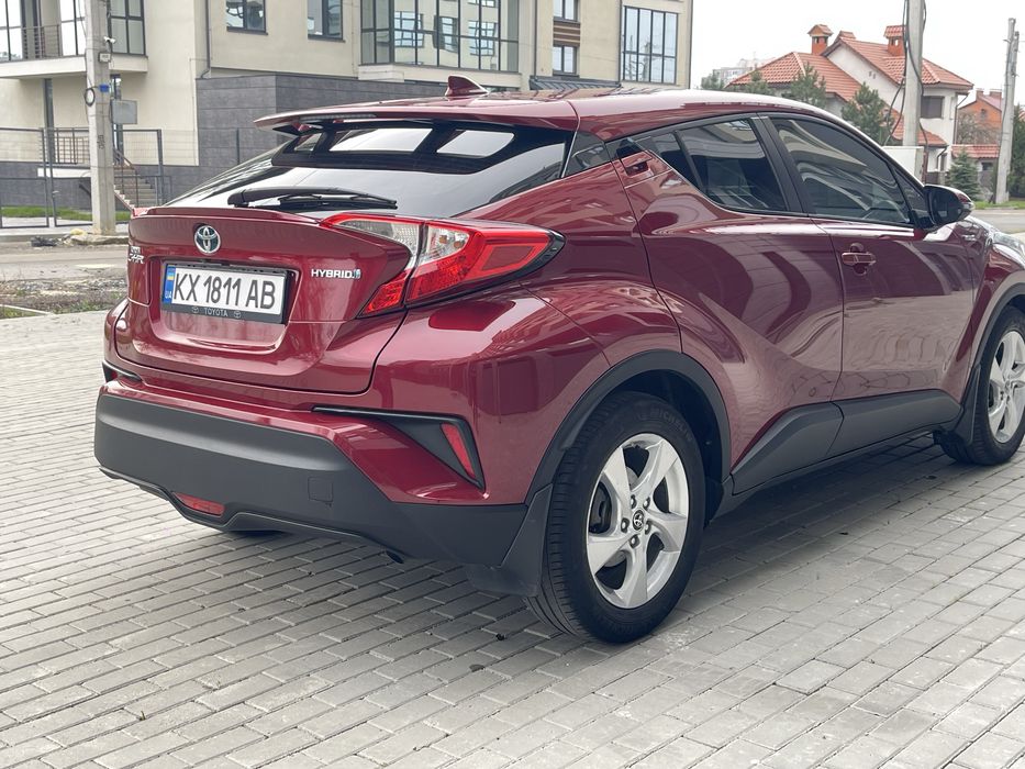 Продам офіційний автомобіль Toyota CH-R  Гібрід .