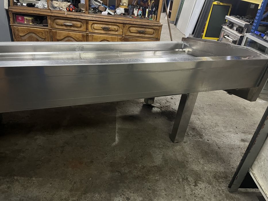 Expositor em inox com esgoto