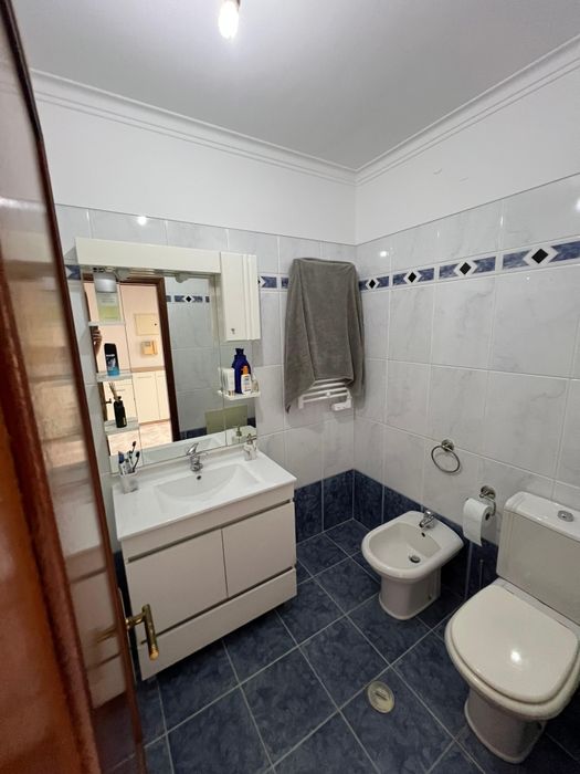 T2 Santa Marta,2 WC, arrecadação e parqueamento