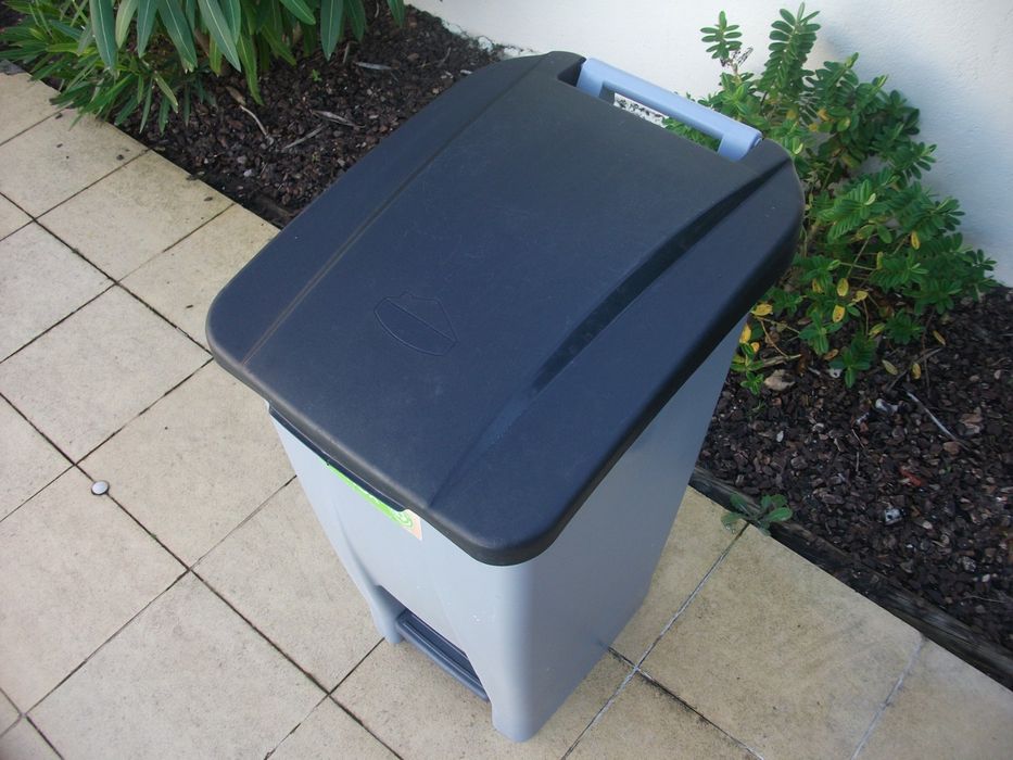 Contentor de Resíduos (60L) com rodas e pedal