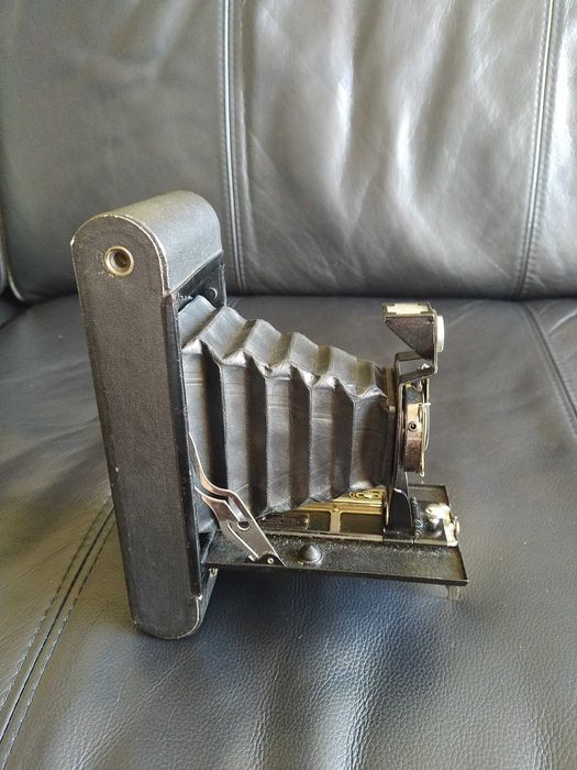 Maquina fotografica Kodak Brownie, de fole