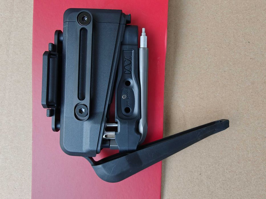 Multitool milKit Hassle'Off // Daysaver Essential8 i Coworking5