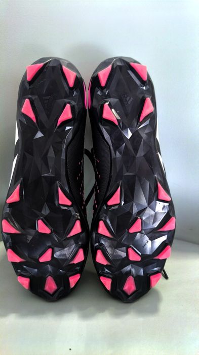 Chuteira adidas Predator 42