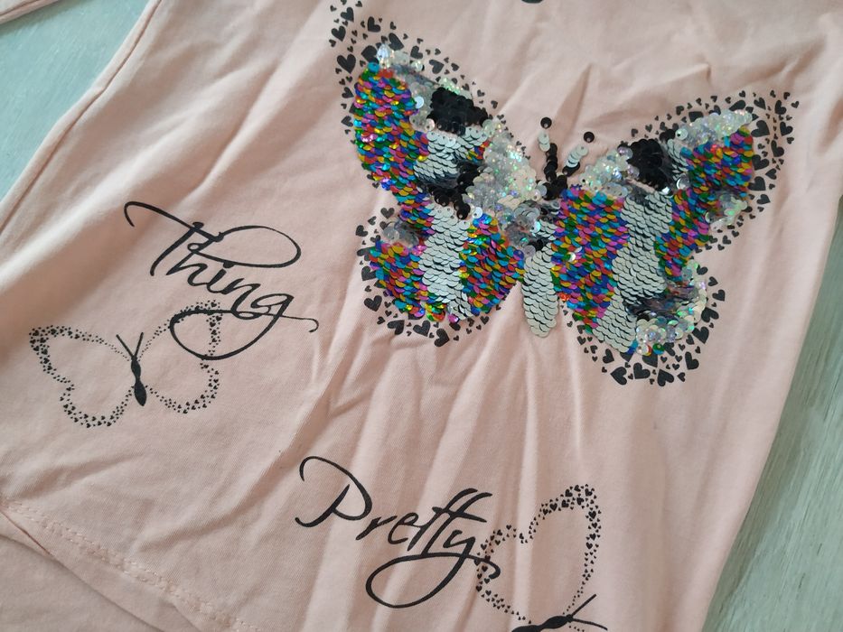 Łososiowa bluzka z cekinowym motylem rozm. 140