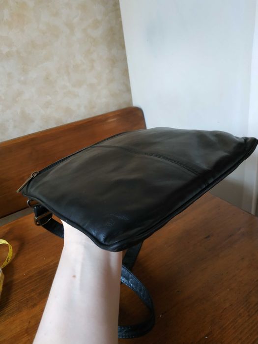 Класна чоловіча чорна сумка планшет на плече з натуральної шкіри