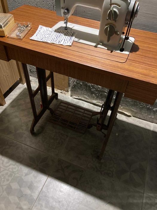 Máquina de bordar Oliva modelo 61