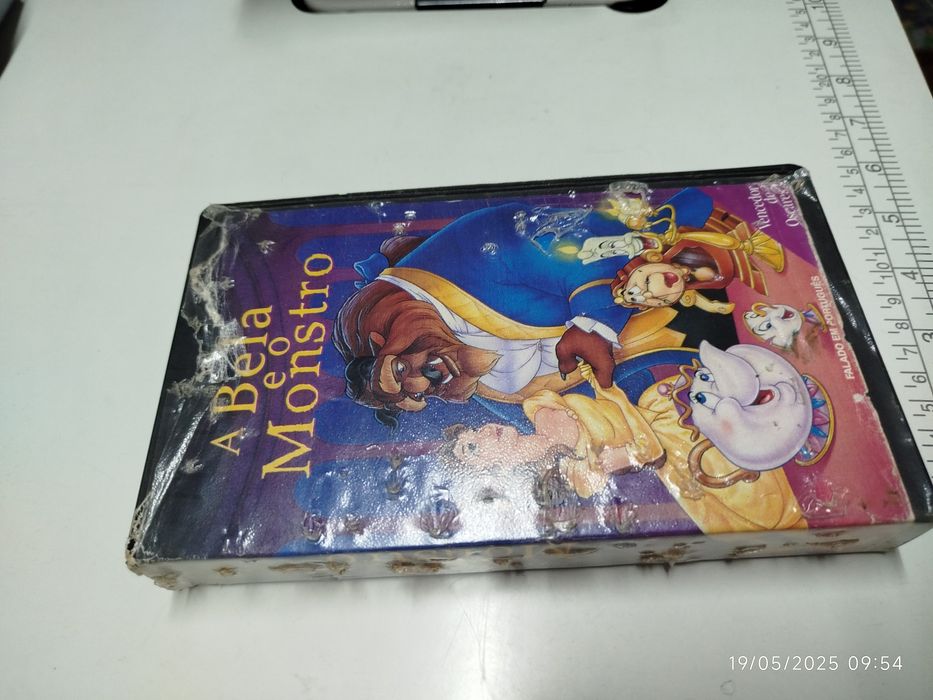 Cassetes de filmes infantis em DVR