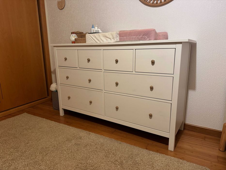 Cómoda branca IKEA Hemnes