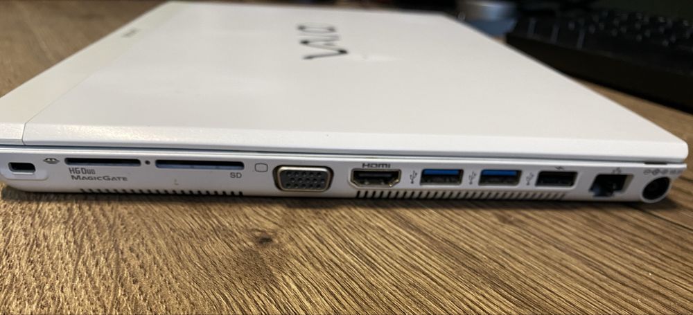 SONY VAIO Ultrabook シルバー i3 8GB ノートパソコン SONY VAIO Ultrabook シルバー i3 8GB ノートパソコン SONY VAIO