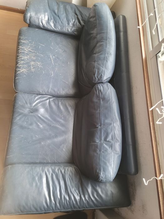 Sofa de 2 lugares (em pele)