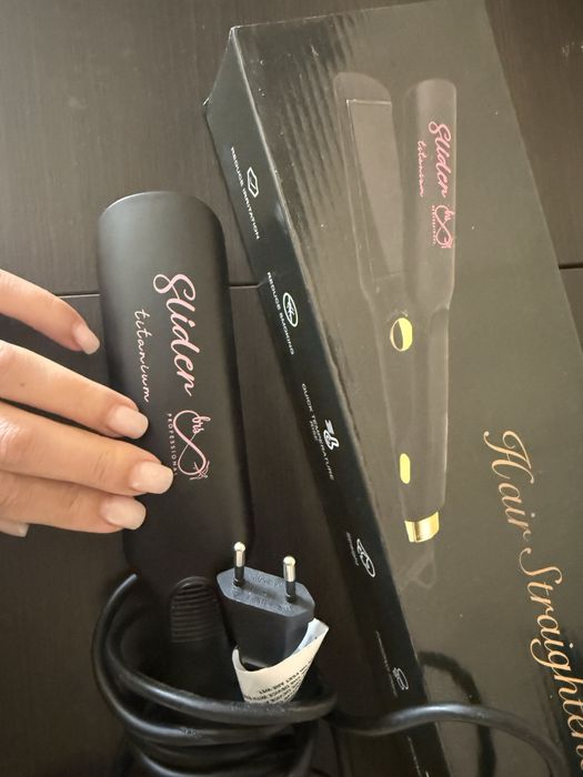 праска для випрямлення та модифікації волосся Slider Titanium від бренду Brs