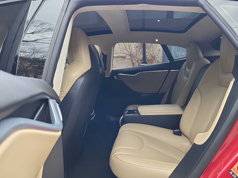 Tesla Model S      2015