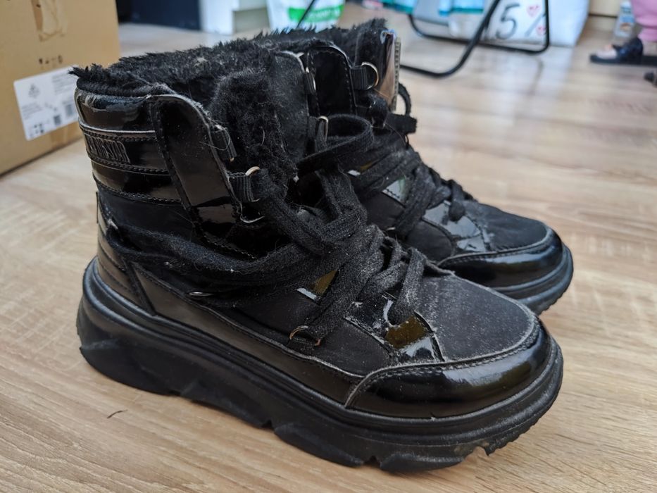 4 pary damskich butów, rozmiar 36, mix stylów