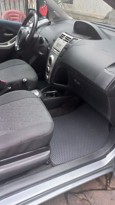 Автомобіль Тойота  яріс