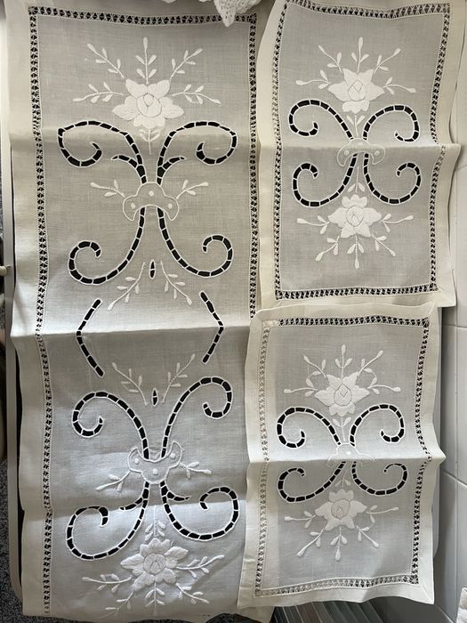 Linhos bordados à mão