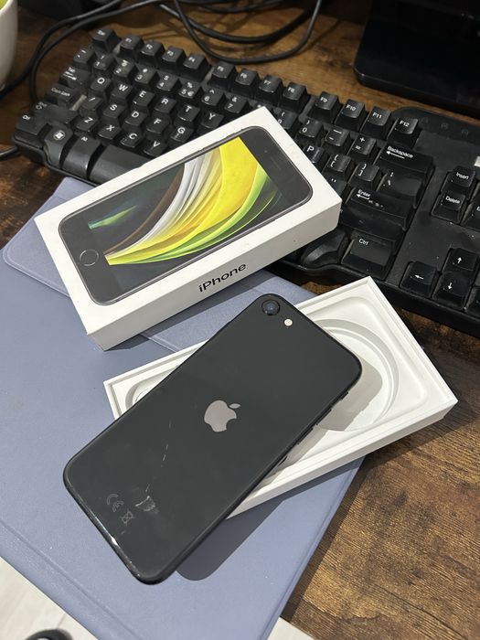 Iphon SE 2020 b. dobry