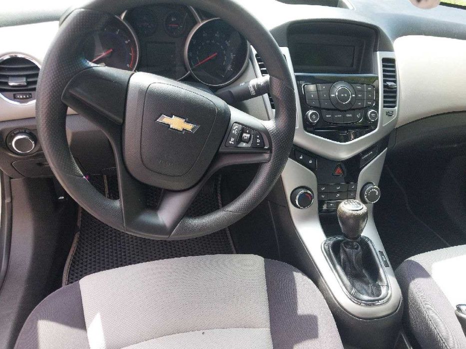CHEVROLET CRUZE 1.8 2013року
