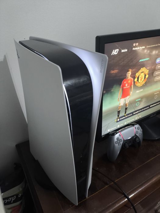 Playstation 5 com comando e cabos