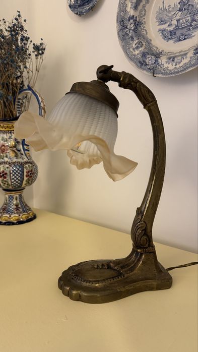 Candeeiro de mesa Arte Nova em bronze