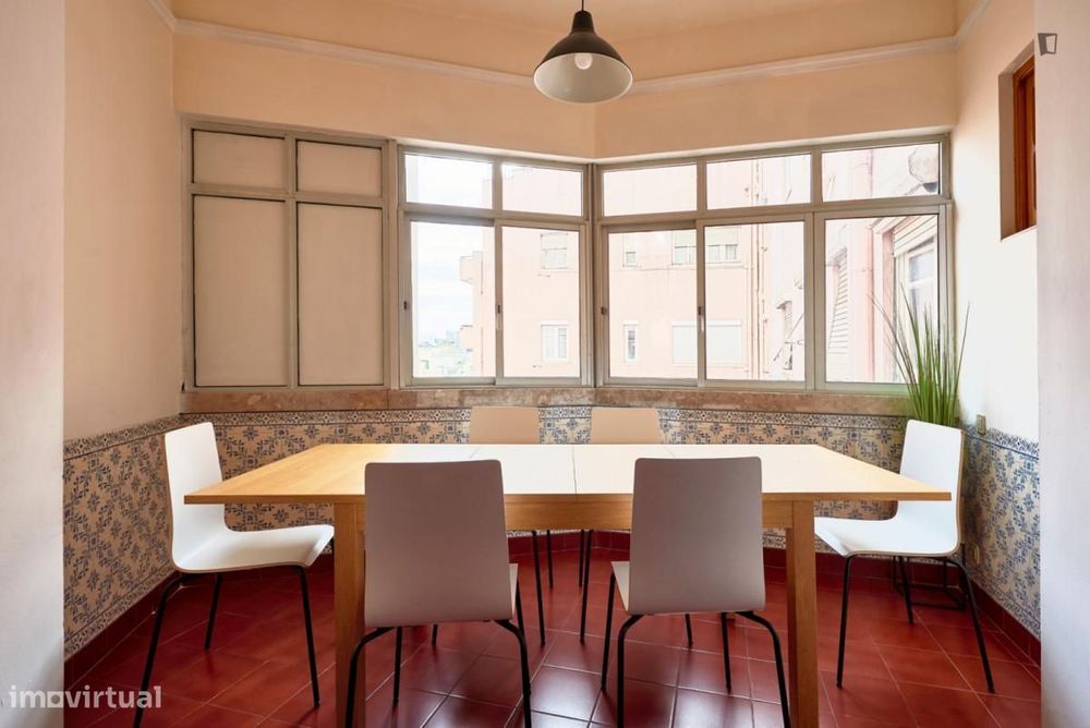 Quarto - localizado em Marquês de Pombal Lisbon