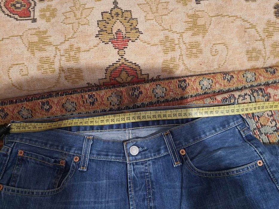 Продам джинсы LEVIS