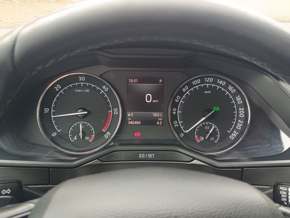 Skoda Superb 2018 року випуску.