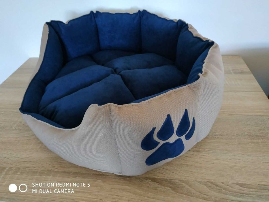 Лежак для котів і собак, можливо, з іменем