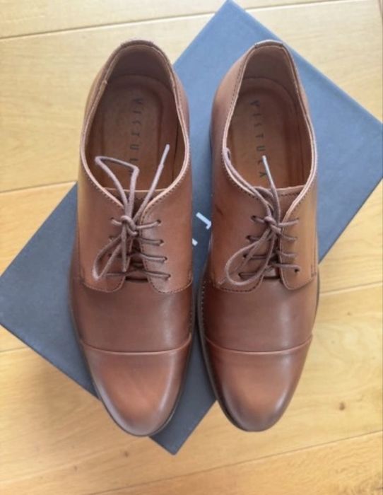 Eleganckie skórzane buty typu derby r. 39 Vistula Nowe