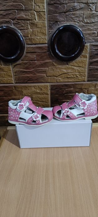 Босоніжки для дівчинки 24 розмір