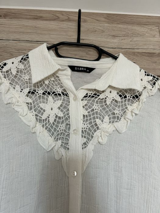 Biała koszula z koronką Sabra M/38